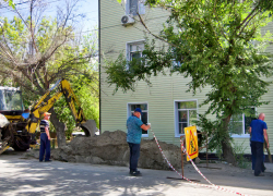 В Камышине коммунальщики вскрыли улицу Текстильную