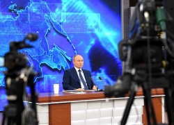 Под занавес пресс-конференции Владимир Путин пообещал к Новому году по 5 тысяч рублей на каждого ребенка до 7 лет