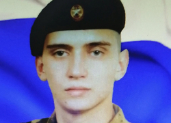 Родным камышанина Никиты Нестеренко, погибшего в СВО, торжественно передали орден Мужества бойца