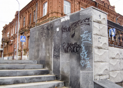 Отчитываясь перед камышанами, Станислав Зинченко не захотел комментировать вопрос о судьбе красивейшего старинного особняка на берегу Волги