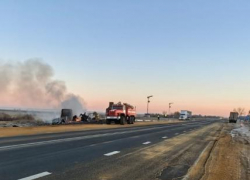 Стали известны страшные подробности ЧП на автодороге между Камышином и Волгоградом: в аварии заживо сгорел водитель