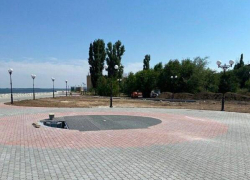Администрация объявила, что в ближайшие выходные проведет пробный пуск нового плоскостного фонтана на набережной Камышинки