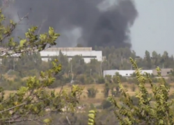 Клубы черного дыма стелются над Камышином со стороны федеральной трассы