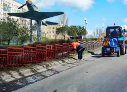 Что после дождей можно поливать на Сиреневом бульваре в Камышине - лучше бы самолет Маресьева помыли! - камышанин