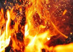 Во вспыхнувшем автомобиле среди бела дня в Котово чуть не сгорел заживо человек (ВИДЕО)