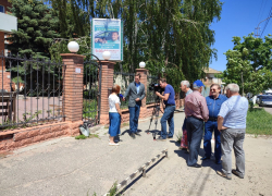 В Камышине телевизионщики снимают сюжет для ЦТ об обманутых пайщиках скандального кредитного потребительского кооператива "Честь"