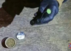 Банка с коноплей "отправила" фигуранта из Камышинского района под административный арест