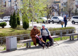 В Камышине бабушек и девушек позвали на зарядку в парк, только сообщили о "тренировке для здоровья" задним числом