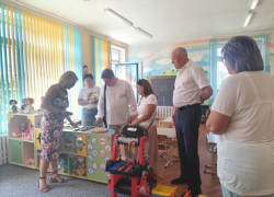 В Камышине чиновники и депутаты отправились "принимать" школы и детсады