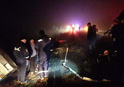 Пять человек получили травмы в перевернувшем "Неоплане" на ночной трассе в Волгоградской области