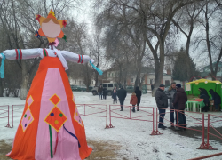 В городском парке камышане на Масленицу ждут сожжения чучела Зимы, Станислав Зинченко блинов не печет