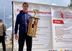 Известный в Камышине легкоатлет Егор Ручников пробежал 42 километра волгоградского марафона на абсолютную победу