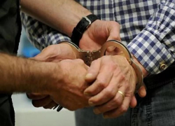 Сотрудниками полиции по подозрению в совершении кражи задержаны двое неработающих камышан