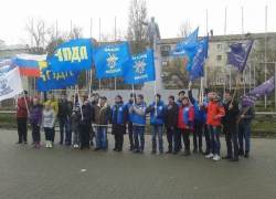 В Камышине единство закрепили автопробегом с остановкой у Ильича