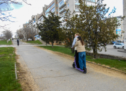 Штрафы самокатчикам все обещают, а пора уже начать реально штрафовать! - камышанка