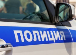 Недалеко от границы Камышинского района три столкнувшихся автомобиля "достали" женщину на обочине