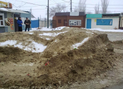 Предлагаю объявить в Камышине конкурс слежалых сугробов, - камышанка