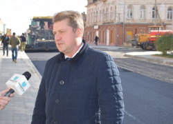 Заявлению главы Камышина Станислава Зинченко о завершении работ на улице Октябрьской до морозов не суждено оказалось сбыться