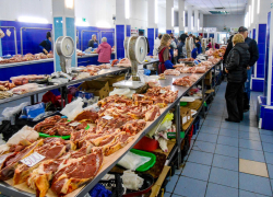 На камышинских рынках сало приближается по цене к мясу