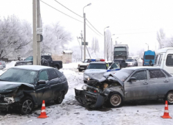 Два камышинских водителя "удачно" разбились на улице Рязано-Уральской