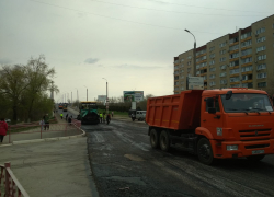 В Камышине подрядчик, сорвавший сроки ремонта Бородинского моста, планирует закончить работу и открыть мост сегодня, 21 апреля, в течение дня