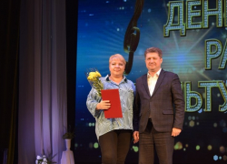 Камышинский ЦКД "Дружба"  - лидер по кассовым сборам российского масштаба, но грамоты главы Камышина в День работника культуры пока не заслужил