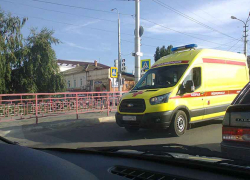 В Камышине 16 августа две женщины потеряли сознание в очереди к кабинету №62 для "ковидников" в инфекционной поликлинике №1