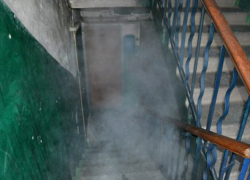 Пожар в камышинском  девятиэтажном доме: в подвале загорелись вещи  