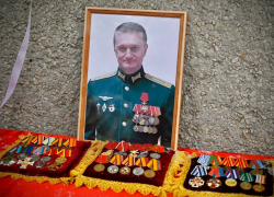Памятные плиты трем офицерам, трем Героям России торжественно откроют в Камышине на территории мотострелкового полка 2 августа, в День ВДВ