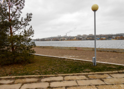 Слабый мороз, слабый снег и неслабый ветер: погода в Камышине 26 декабря