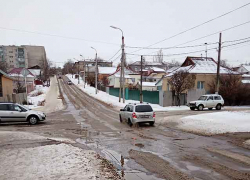 Полицейские Камышина задержали "ловкого"  похитителя  чужого телефона  и банковской карты со стойки магазина