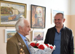 Депутат камышан в Облдуме Дмитрий Крикунов не комментирует "искушение" получать бюджетную зарплату в статусе слуги народа