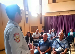 В Камышине полиция учила председателей садоводческих обществ, как не попасться на удочку мошенников
