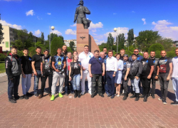 В Камышине у памятника Маресьеву сделал остановку мотопробег, посвященный Дню России