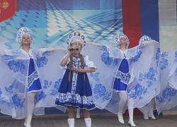 В Камышине на сцене парка пели и танцевали в День России