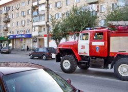 Минувшей ночью сегодня, 9 июля, на трассе у Камышина вспыхнул грузовой фургон