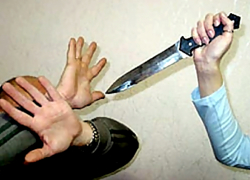 Житель Камышина хотел зарезать сожительницу и ее якобы любовника