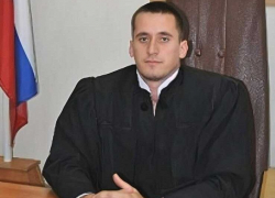 В Камышине в день похорон убитого судьи Василия Ветлугина 18 августа местные паблики выложили свадебное фото покойного