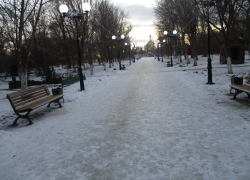 "Весь парк – сплошной каток, а где благоустройство? - камышанка