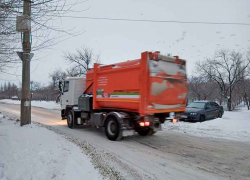 В Камышине кроме нескольких центральных улиц все дороги тонут в снежной каше, - камышанка