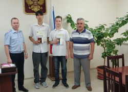 Накануне Дня России юным камышанам вручили паспорта 