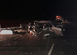 В страшной "куче-мале" из столкнувшихся автомобилей под Камышином погибли мужчина и девушка