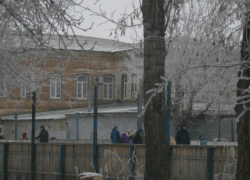 Почему в городском парке Камышина каток работает в полной тишине?