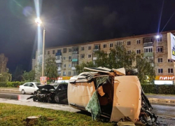 В "Фольксвагене", устроившем аварию на мосту в Камышине, все отказались от того, что были за рулем: полиция просит откликнуться очевидцев