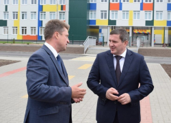 "Убежден, что ваш выбор будет правильным", - лично обратился к народу перед днем голосования глава Камышина, единоросс Станислав Зинченко