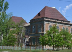 В Камышине упорно "не хочет" продаваться историческое здание вечерней школы