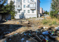 После публикации "Блокнота Камышина" мусорную кучу на улице Титова зачистили
