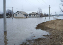 Перед паводком: Иловля в Камышинском районе пока спит, но...