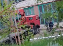 В Камышине неуправляемый грузовик протаранил стену колледжа (ВИДЕО)