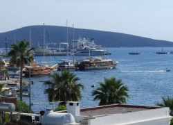 Патриарх Кирилл произнес в проповеди, что богатые несчастны и страдают от яхт и вилл